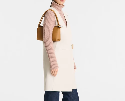 Mini‑Unterarm‑Baguette‑Tasche aus hellbraunem Rindleder mit silbernen Knoten‑Beschlägen und Reißverschluss
