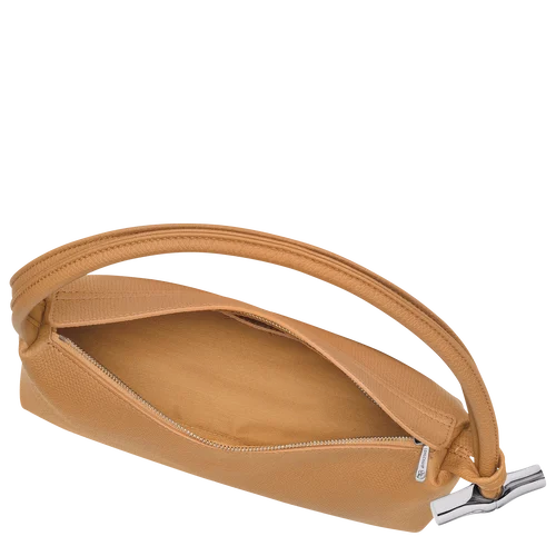 Mini‑Unterarm‑Baguette‑Tasche aus hellbraunem Rindleder mit silbernen Knoten‑Beschlägen und Reißverschluss
